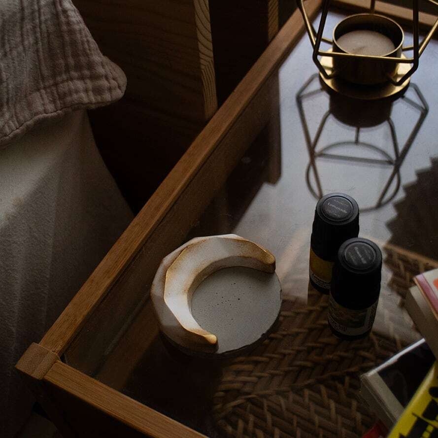 【カラーが選べる】michikake moon stone《月の満ち欠けを映す 三日月のアロマストーン》火を使わない香るインテリア
