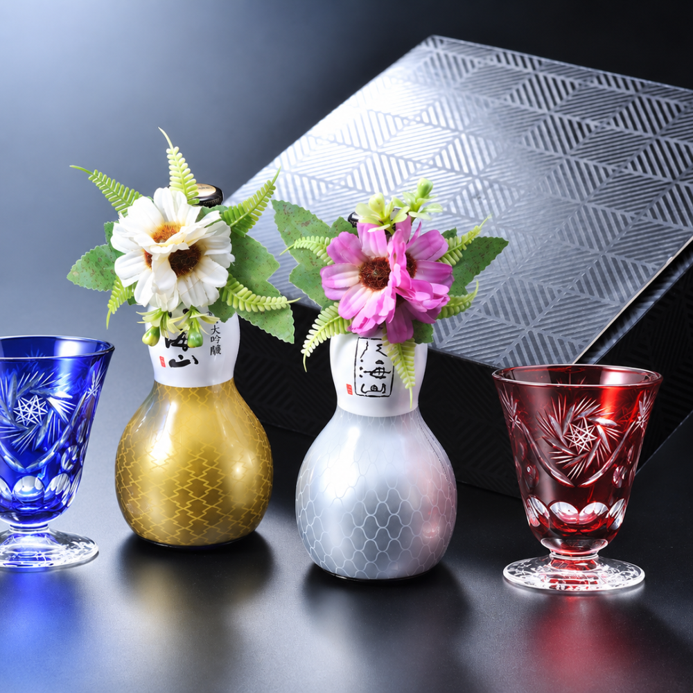 退職 異動 名入れ ペアギフト SXX 酒セット 日本酒 八海山 純米大吟醸・大吟醸 ひょうたん瓶 180ml & 切子 足付 お猪口 2点 コサージュ付 ギフトBOX入り / プレゼント ギフト 夫婦 結婚 金婚式 銀婚式 退職 記念 誕生日 長寿 祝い 冷酒盃 赤 青 黒 選べるカラー 飲み比べ