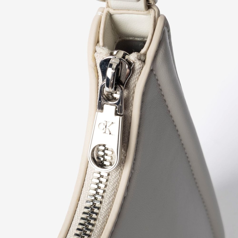 カルバンクライン Calvin Klein BOLD CK SMALL SHOULDER BAG ボールド スモールショルダーバッグ LV04F3230G ハンドバッグ レディース