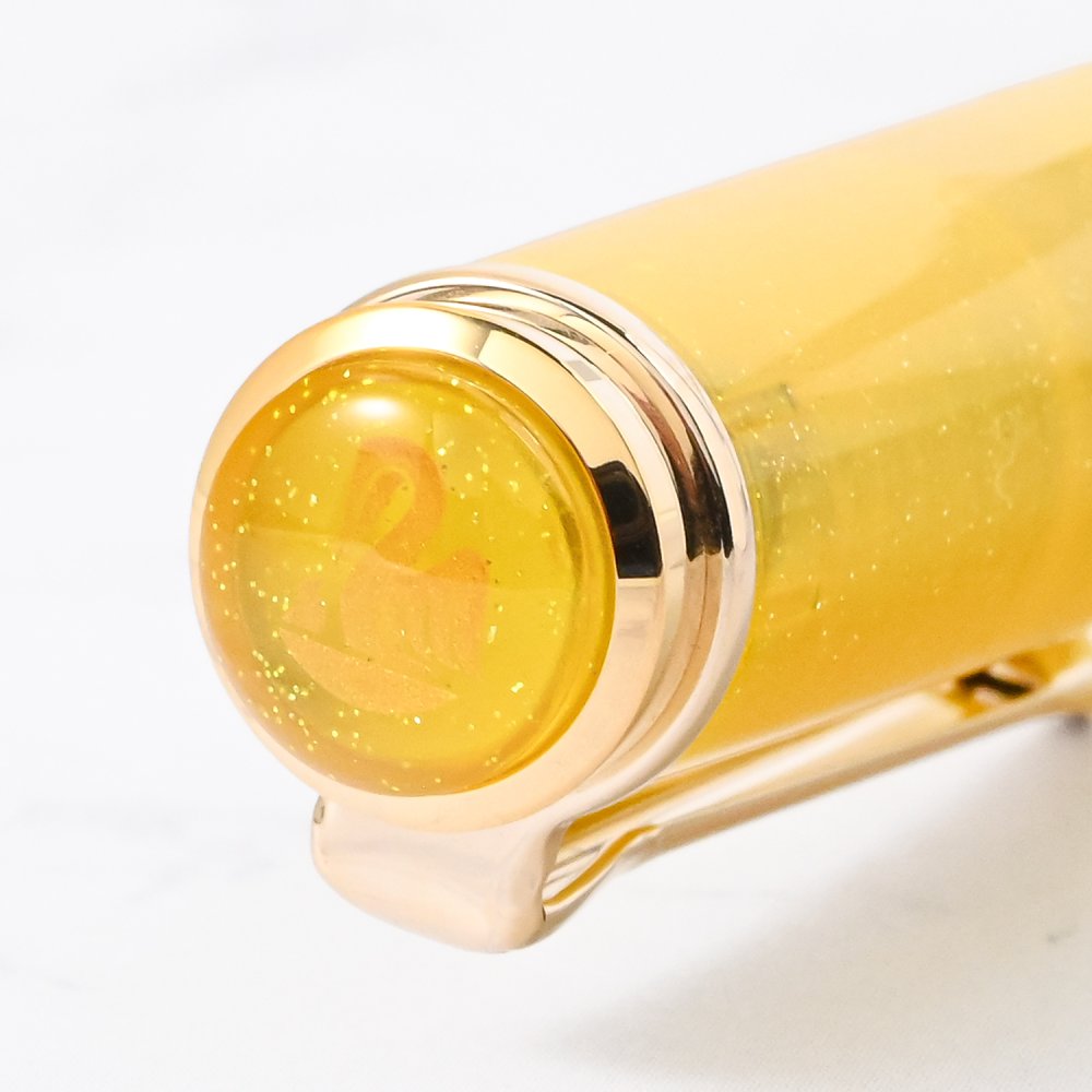 ペリカン Pelikan 万年筆 2026限定色 Classic クラシック パイライト M200 ペン先EF(極細字) 特別生産品 高級筆記具 インク特典有 万年筆 文房具 送別会 誕生日 お中元 還暦祝い 結婚祝い 結婚式 高級 父の日 母の日 即日発送 クリスマスプレゼント 文房具 成人祝い ビジネス小物 ホワイトデー