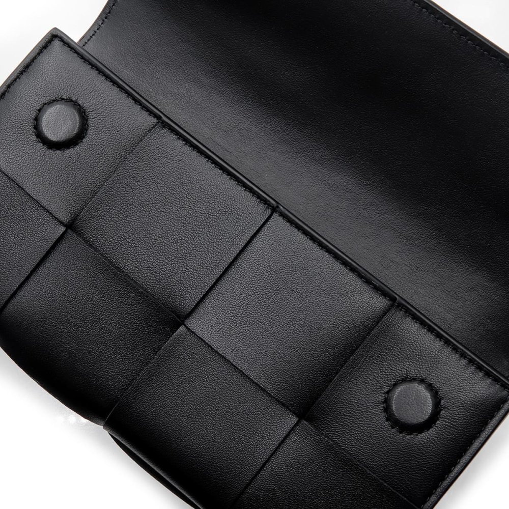 ボッテガヴェネタ BOTTEGA VENETA 長財布 レディース メンズ マキシイントレチャート 本革 ブラック 黒 かぶせ フラップ マグネット開閉 小銭入れ付き カード12枚 742694 V3UO3 8425