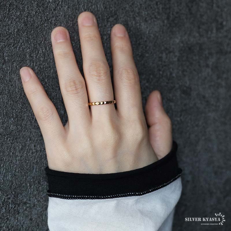 ステンレス スタッズリング 細身 カットリング ゴールドリング 指輪 シンプル キラキラ お洒落 ピンキー 細め ワンポイント プチプラ レディース 女性 金属アレルギー対応