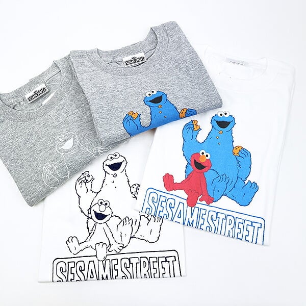 セサミストリート エルモ×クッキーモンスター ユニセックスTシャツ(S) フロッキーカラー グレー アパレル