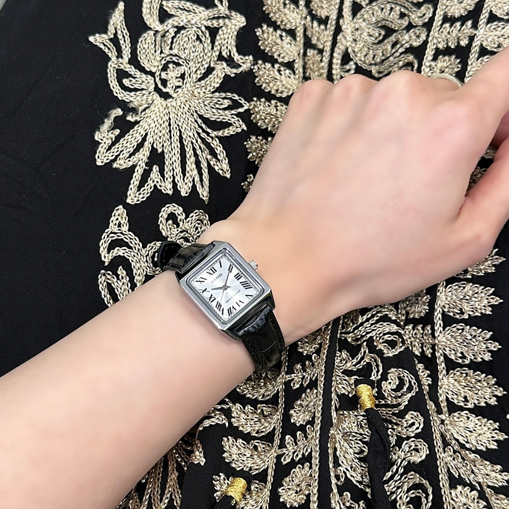 カシオ CASIO 腕時計 レディース 収納ケース付き チープカシオ チプカシ スクエア 革ベルト ブラック シルバー シンプル 日常使い プレゼント ギフト 時計 女性用 彼女 母 妻 誕生日 就職祝い 入学祝い 日本未発売 海外モデル 成人 卒業 入学
