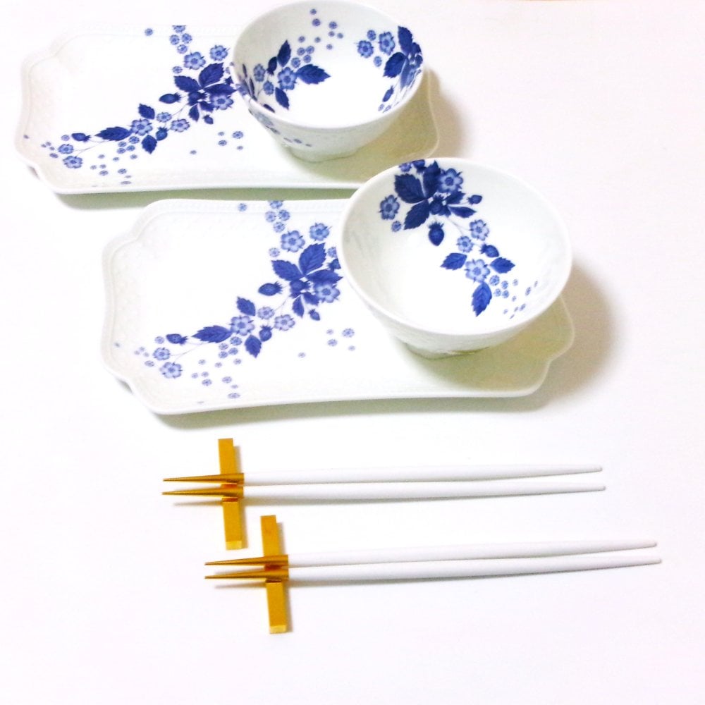 特撰洋食器ギフトセット　ウェッジウッドWEDGWOOD　ストロベリーブルーム　インディゴ　ライスボウル　/　クチポールCutipol-GOAゴールド　ホワイト　箸・箸置きセット　８ピースセット　　食器セット【新生活　結婚祝い　引っ越し祝い　食器セット　ブランド食器　カトラリー】