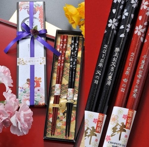 卒業 退職 名入れ ペアギフト LXX 夫婦箸 桜 赤 黒 2点セット / プレゼント ギフト 両親 夫婦 結婚 金婚式 銀婚式 退職 記念 誕生日 長寿 祝い