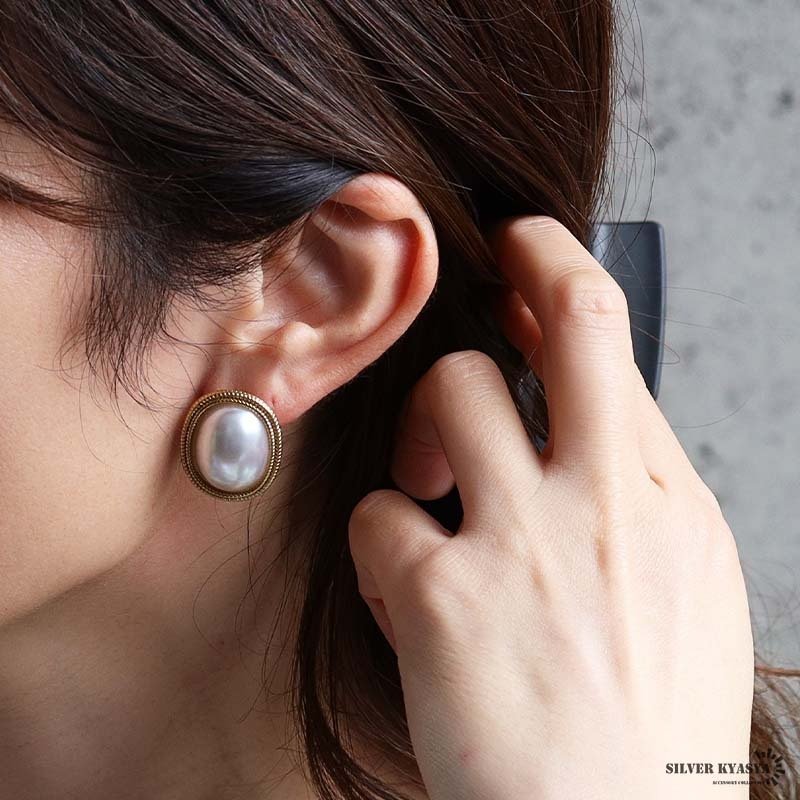 ステンレス オーバルピアス 18KGP レディース イヤリング 楕円 大ぶり ゴールドカラー パール調 レトロ 上品 エレガント 個性的 存在感 おしゃれ 耳飾り 女性 アクセサリー カジュアル フォーマル パーティー 両耳用 2点セット