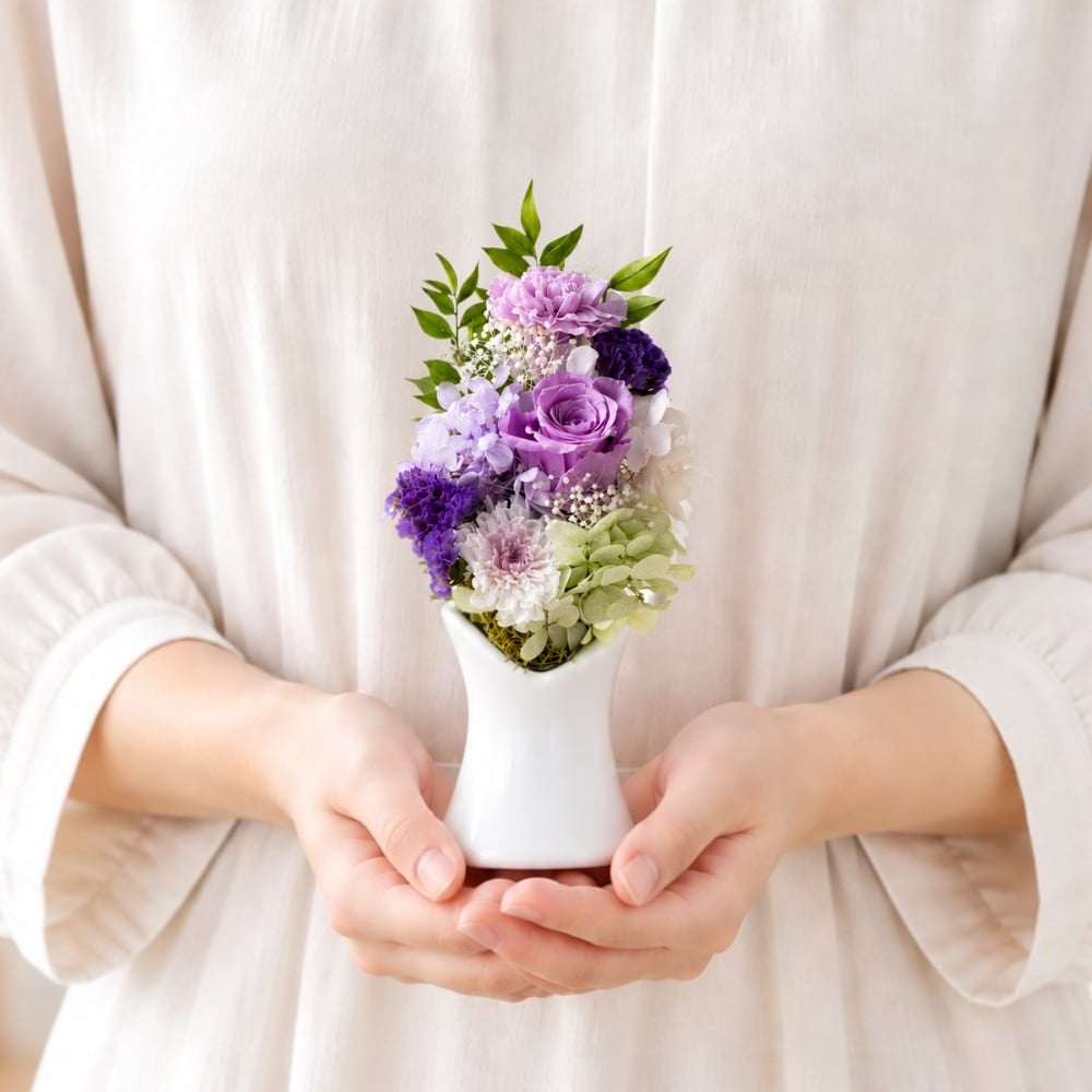 お供え 花 プリザーブドフラワー 仏花 【紬】 菊 供花 仏壇用 祭壇 一周忌 三回忌 七回忌 命日 法事 月命日 満中陰 33回忌 四十九日 49日 お盆 お彼岸 おしゃれ ブリザードフラワ- フラワーアレンジメント フラワーギフト 長持ち