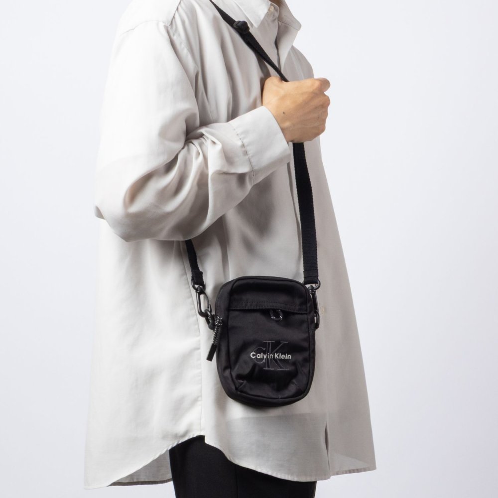 カルバンクライン Calvin Klein BOLD LOGO NYLON SLIM REPORTER ボールド ロゴ ナイロン スリム レポーター LV04D3231G ショルダーバッグ メンズ バッグ