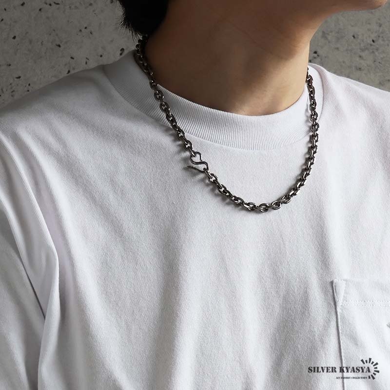 純チタン製 軽い アズキチェーンネックレス こだわりのフック 鱗柄 メンズネックレス 幅7mm シルバー 丁度いい太さ つけっぱなし かっこいい 太幅 模様 高級感 4面カット 男性 金属アレルギー対応