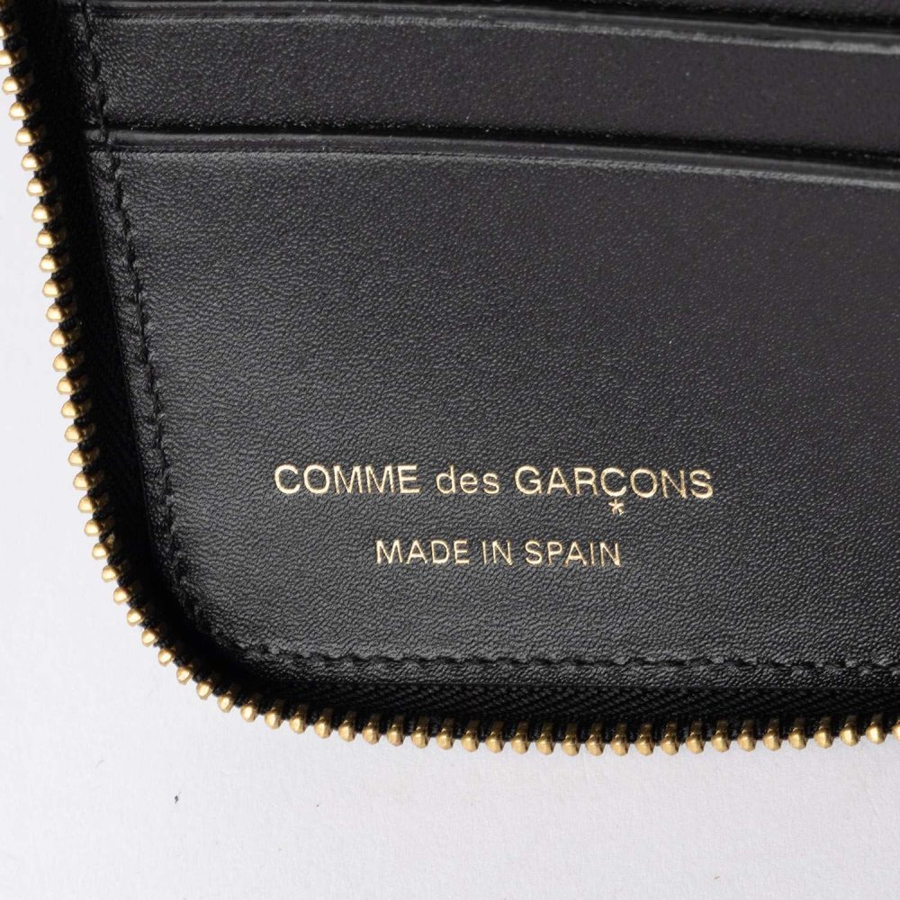 コムデギャルソン COMME DES GARCONS EMBOSSED LOGOTYPE エンボス ロゴタイプ Bifold Wallet 二つ折り財布 SA2100EL ユニセックス 財布