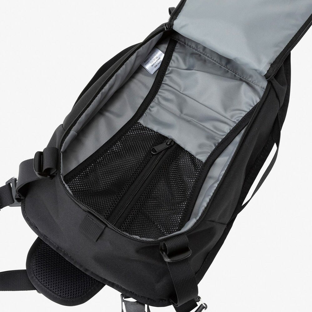 ノースフェイス ショルダーバッグ リープスリング THE NORTH FACE NM72600 LEAP SLING 7L スリングバッグ ボディバッグ ワンショルダー ブラック 黒 ホワイト レッド グレー