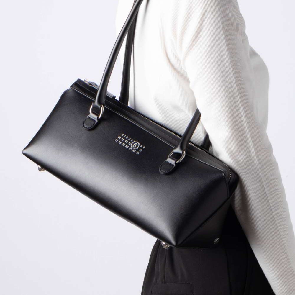 エムエム6 MM6 Maison Margiela メゾンマルジェラ NEW BAULETTO J MEDIUM バウレット バッグ ミディアム SB6ZH0040 P9061 ハンドバッグ ショルダーバッグ ユニセックス バッグ