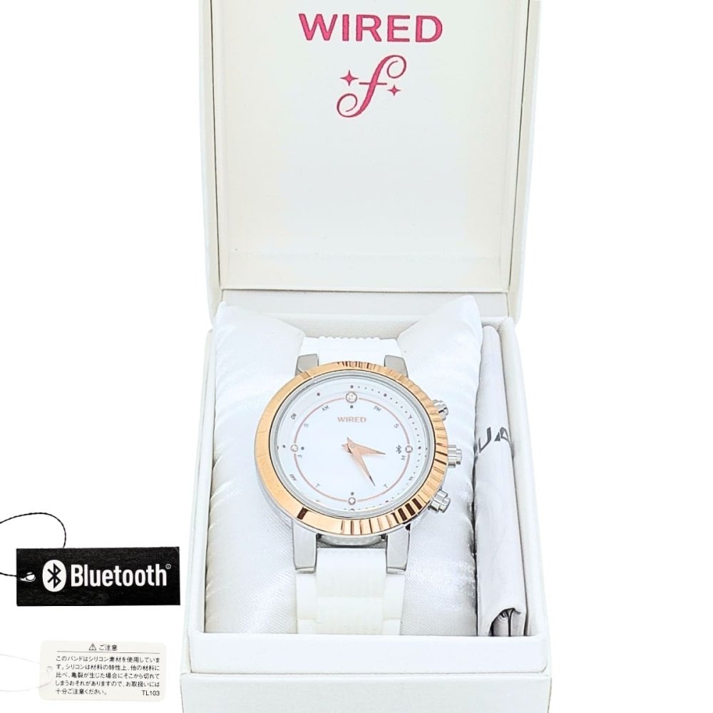 WIRED f(ワイアード エフ)  AGEB401,402  TOKYO GIRL MIX Bluetooth シリコンバンド カラー(ブラック,ホワイト )  生産終了 稀少 10代から20代向け かわいさとクールさを兼ね備えたデイリーウォッチ。