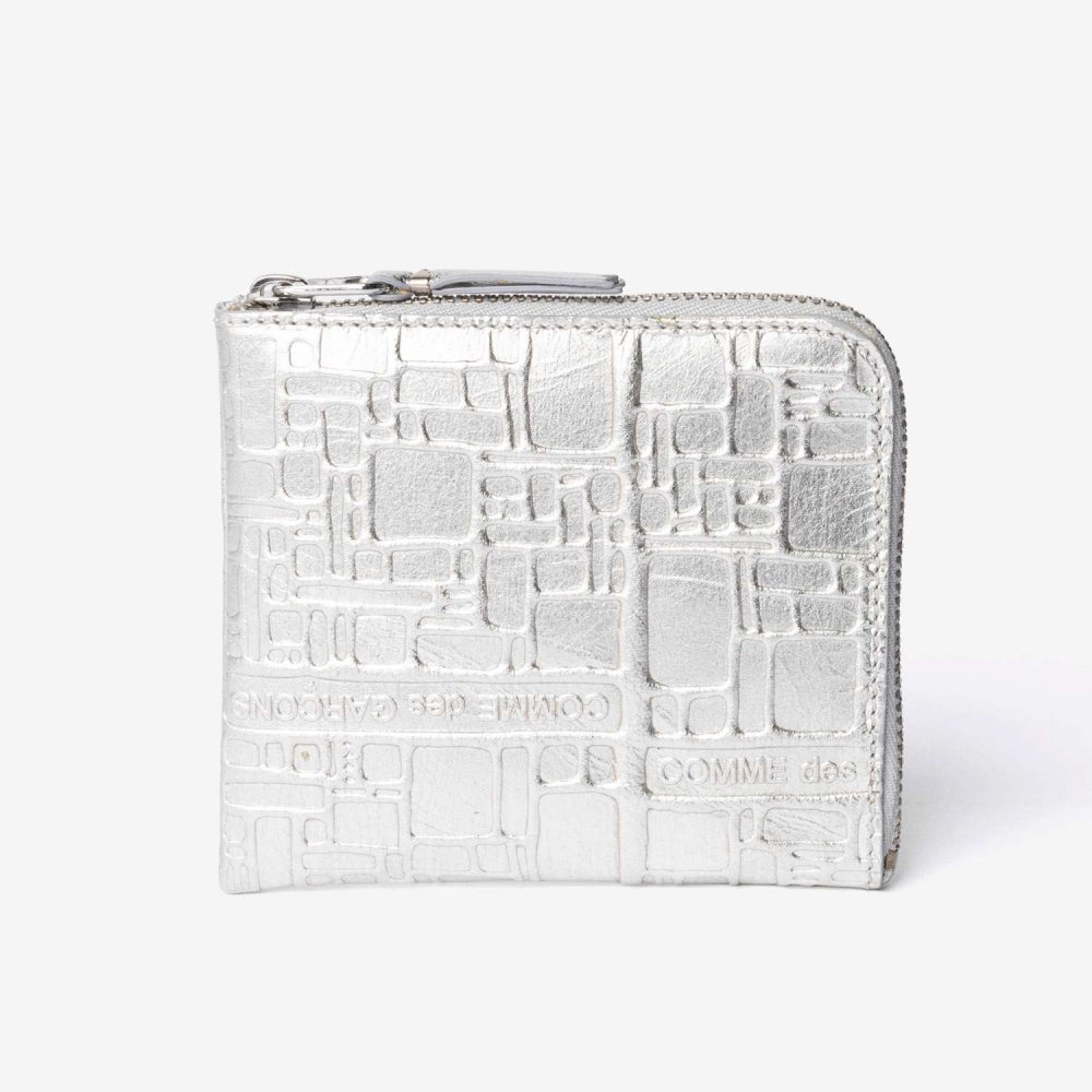 コムデギャルソン COMME DES GARCONS EMBOSSED LOGOTYPE エンボスロゴタイプ HALF ZIP WALLET ハーフジップ ウォレット SA3100EG ミニ財布 L字ファスナー コインケース ユニセックス 財布