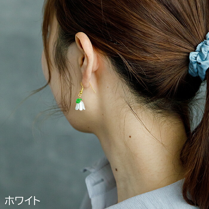 【在庫限り】可憐で愛らしいスズランのピアス 金属アレルギー対応 ステンレス製 小ぶり かわいい 春 揺れる