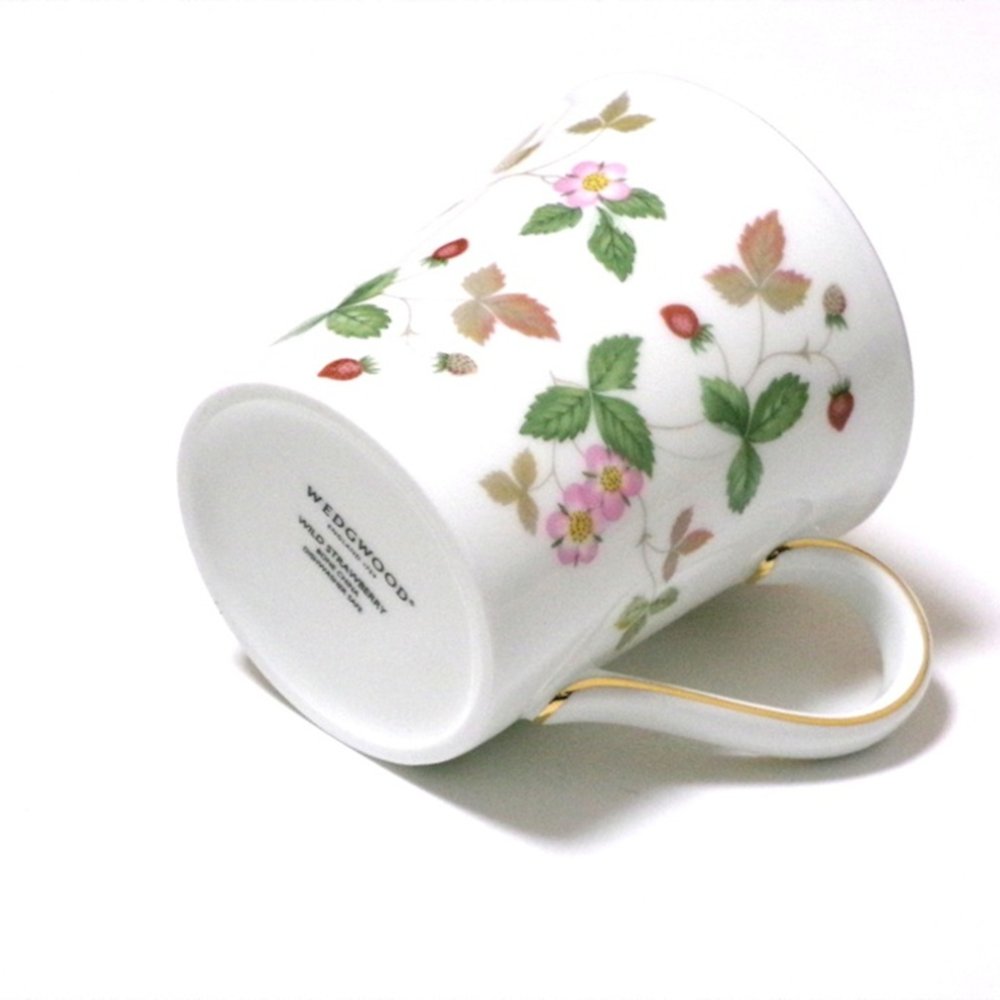 ウェッジウッドWEDGWOOD　ワイルドストロベリー　ビーカー　デルフィー ペア（ペアブランドボックス付き）【御結婚御祝・内祝・新築御祝・還暦御祝・御礼・寿・ギフト包装可能】