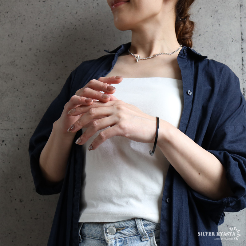 ステンレス 幅4mm 平打ちバングル シンプル 4カラー レディース メンズ ブレスレット 細身 オープン カフ ミニマル きれいめ カジュアル モード ユニセックス 重ね付け 手元 アクセサリー ペアコーデ 金属アレルギー対応