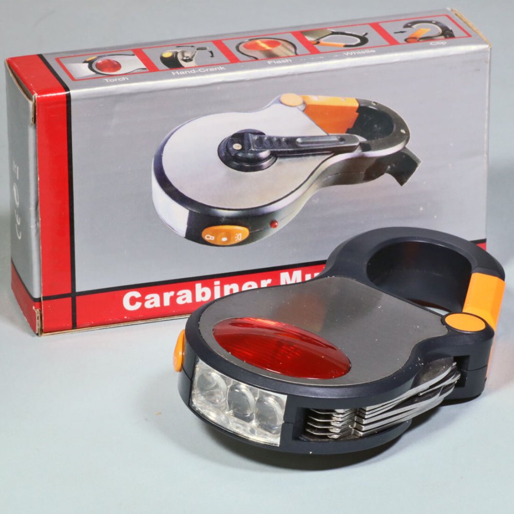 【送料無料】カラビナマルチツール 決算在庫処分セール ダイナモ充電式LEDライト 新品未使用 手回し充電 アデッソ ADESSO DT-376 防災 避難グッズ フラッシュライト 多機能 停電対策 非常用 懐中電灯 防災ライト サバイバルツール [DT-376]