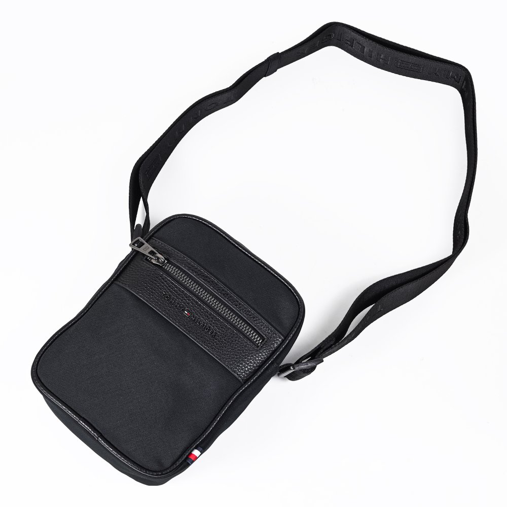 高品質ヨーロッパ輸入モデル トミーヒルフィガー TOMMY HILFIGER ショルダーバッグ REPREVE MINI REPORTER メンズ ブラック AM0AM14448 BDS BLACK 送別会 誕生日 結婚祝い 結婚式 彼氏 息子 夫 男性 名刺入れ 高級 父の日 母の日 即日発送
