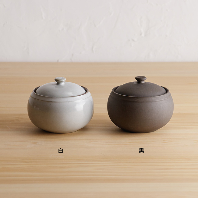 かもしか道具店 おともの塩つぼ ふつう[塩入れ 調味料入れ 保存容器 陶器 おしゃれ 塩つぼ キッチン用品 ソルトポット 調味料容器 蓋付き 日本製 キッチン雑貨 かわいい キャニスター シンプル 陶器製 キッチン収納 ふた付き]