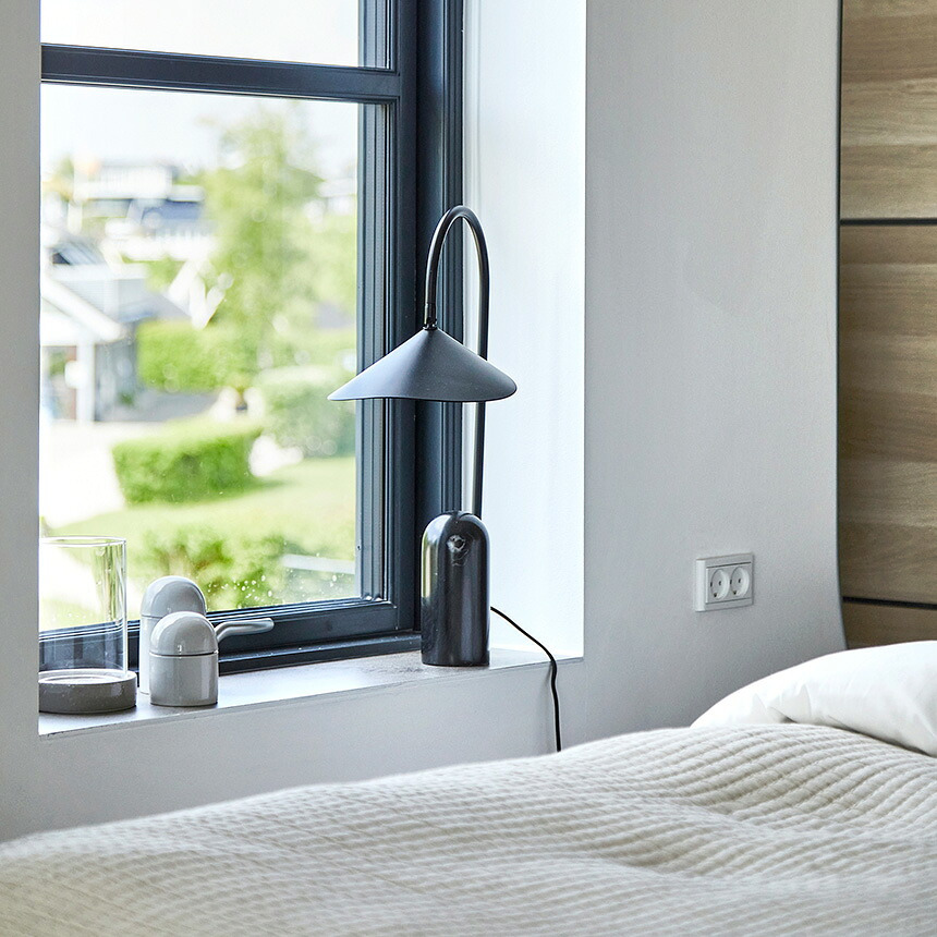 ferm LIVING ファームリビング Arum アールム ポータブルランプ テーブルライト間接照明 北欧インテリア ブランド 人気 充電 持ち運び 室内 おしゃれ デスクライト