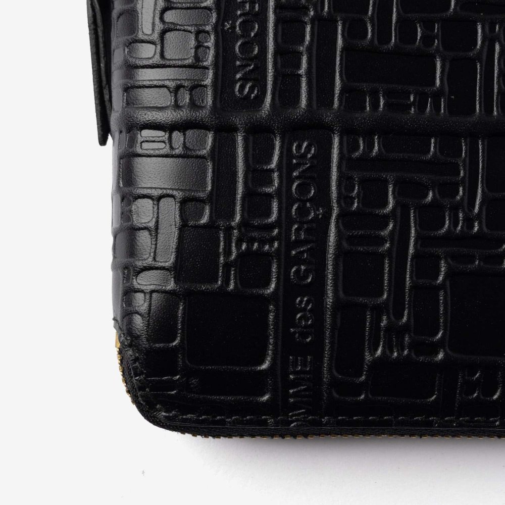 コムデギャルソン COMME DES GARCONS EMBOSSED LOGOTYPE エンボス ロゴタイプ Bifold Wallet 二つ折り財布 SA2100EL ユニセックス 財布