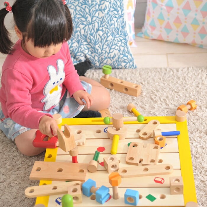 知育玩具 大工おもちゃ カーペンターテーブル 3歳 木製 指先トレーニング アイムトイ 海外ブランド 男の子 女の子