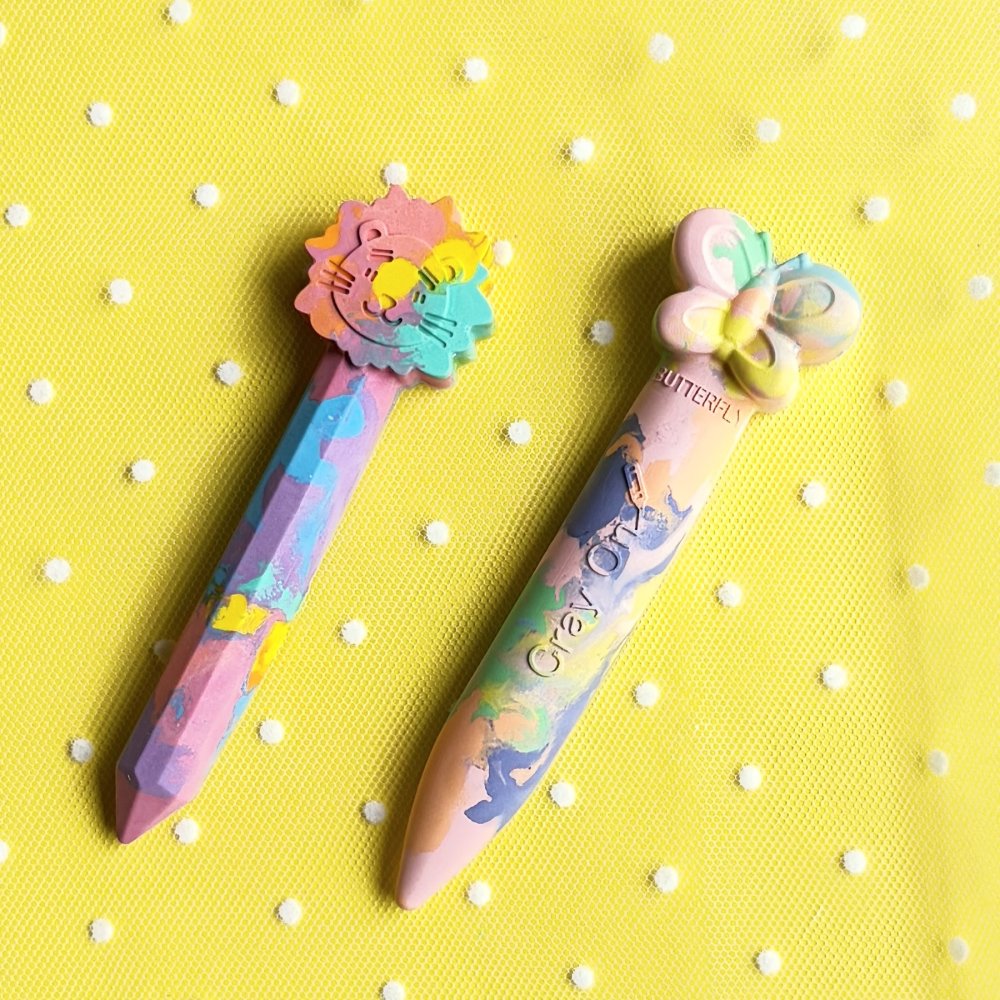 １つでたくさんの色がかける クレヨン 知育玩具 誕生日 プレゼント 出産祝い 名前入り おえかき ギフト はじめてのおえかき 名入れ スティッククレヨン こども 世界にひとつ カラフル