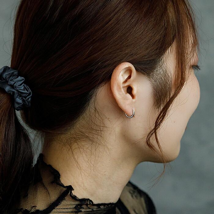 【ジュエリーの町 山梨甲府製】プラチナ フープピアス 細い 小さい PT900 幅2mm×直径10mm アレルギー対応  日本製 品質保証書 おすすめ 片耳 1個 かわいい