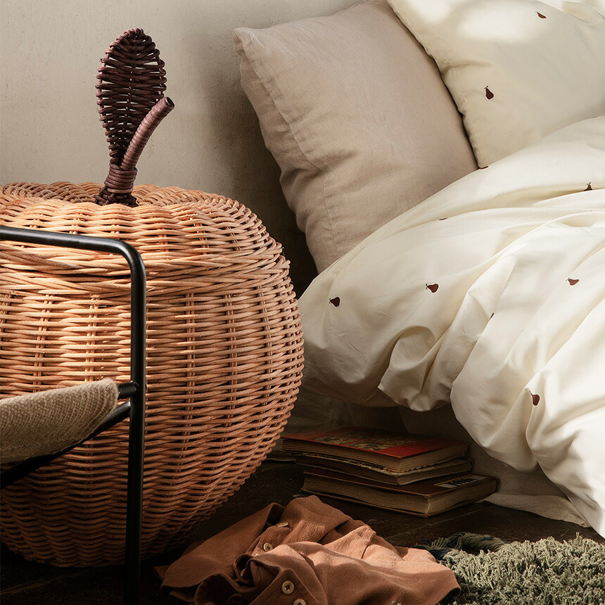 ferm LIVING ファームリビング Apple Braided Storage リンゴのカゴ Lサイズ おしゃれディスプレイ 北欧 雑貨 インテリア バスケット ラタン カゴ 飾り 収納 玄関 リビング プレゼント ギフト おすすめ