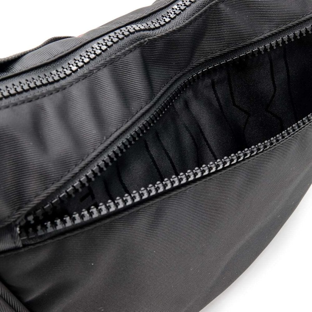 HUNTER ハンター Claymorie Nylon Sling クレイモリー ナイロン スリングバッグ ショルダーバッグ クロスボディバッグ メンズ レディース ユニセックス 黒 ブラック 斜め掛け 耐水 HXRU0049252HB