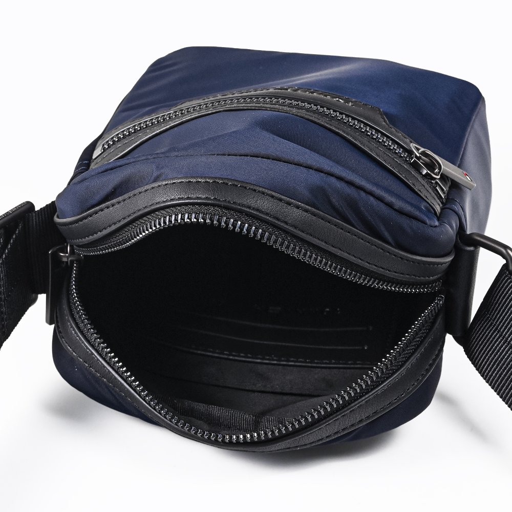 高品質ヨーロッパ輸入モデル トミーヒルフィガー TOMMY HILFIGER ショルダーバッグ NYLON MINI REPORTER メンズ スペースブルー AM0AM14688 DW6 SPACE BLUE 送別会 誕生日 結婚祝い 結婚式 彼氏 息子 夫 男性 名刺入れ 高級 父の日 母の日 即日発送