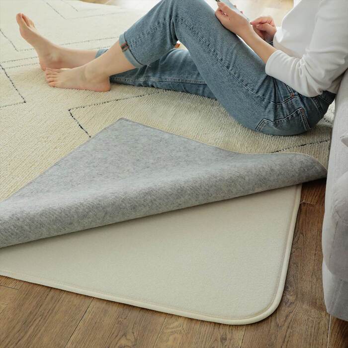 ラグ カーペット クッションマット マット 120×170cm ピタリ すべり止め 下敷き 滑り止め 手洗い 防音マット 防音 防ダニ加工 ホット 対応 床暖房対応 ウレタン入り下敷き 保温性 下 絨毯下 便利 無地 ホワイト オールシーズン