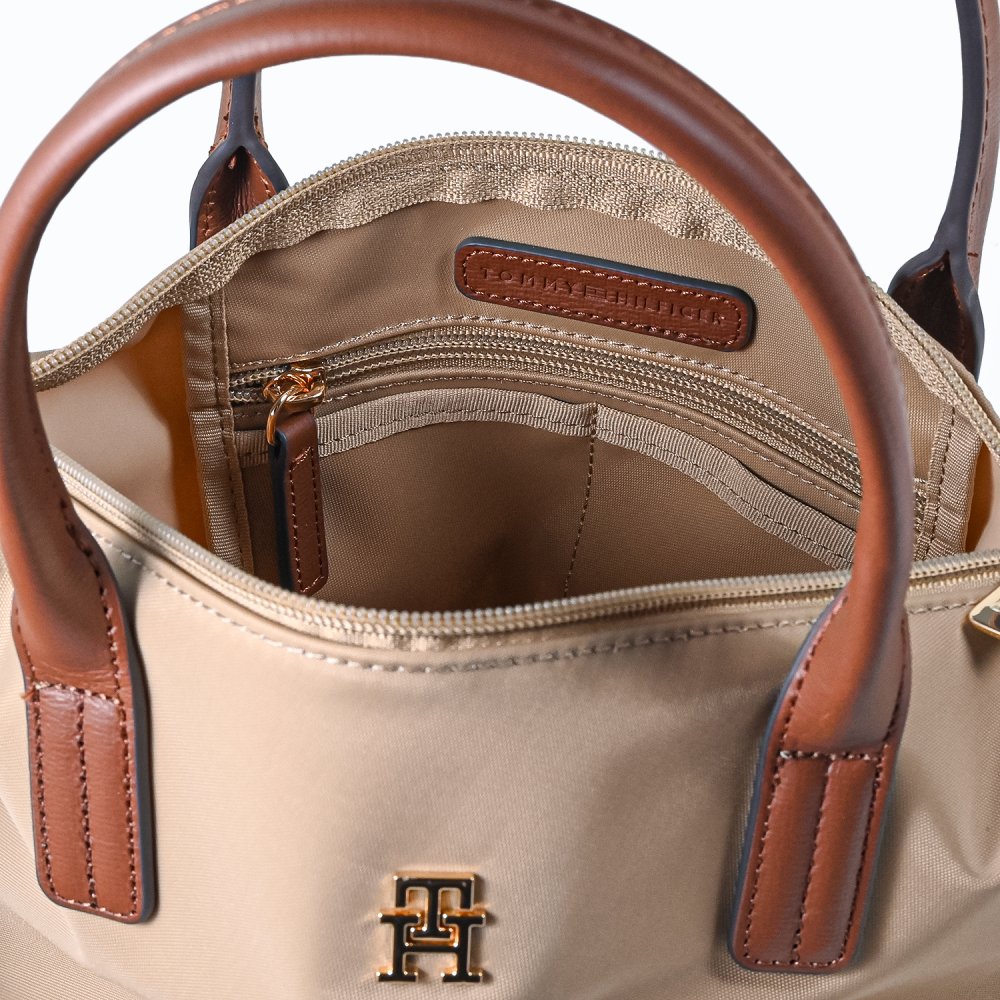高品質ヨーロッパ輸入モデル トミーヒルフィガー TOMMY HILFIGER トートバッグ ミニトート ミニショルダー レディース POPETTE MINI クリーム AW0AW17709 ACC HORSERADISH 送別会 誕生日 結婚祝い 結婚式 彼氏 息子 夫 男性 名刺入れ 高級 父の日 母の日 即日発送