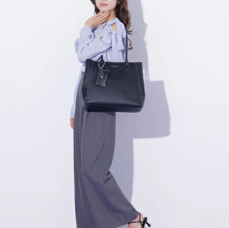 【無料ラッピング】 ジル バイ ジルスチュアート JILL by JILLSTUART トートバッグ A4 対応 チャーム付き 2wayトートバッグ ポーチ つき  レディース ブランド 正規品 新品 ギフト プレゼント 人気 おすすめ 誕生日 記念日 クリスマス 送料無料 jbj522518