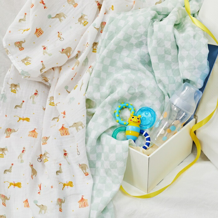 おくるみ スワドル 4枚セット 出産祝い aden+anais エイデンアンドアネイ エレファントサーカス コットンモスリン ダブルガーゼ 大判 約112cm 新生児 退院 内祝い 出産内祝い 男の子 女の子 ギフト 専用ボックス入り ガーゼケット ブランケット 授乳ケープ おむつ替えシート