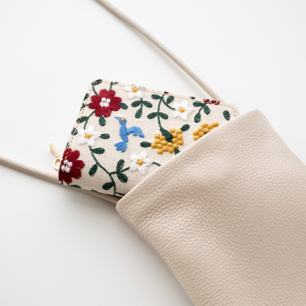 お札が折れない コンパクトウォレット 【 花と鳥 】 全面 刺繍 北欧風