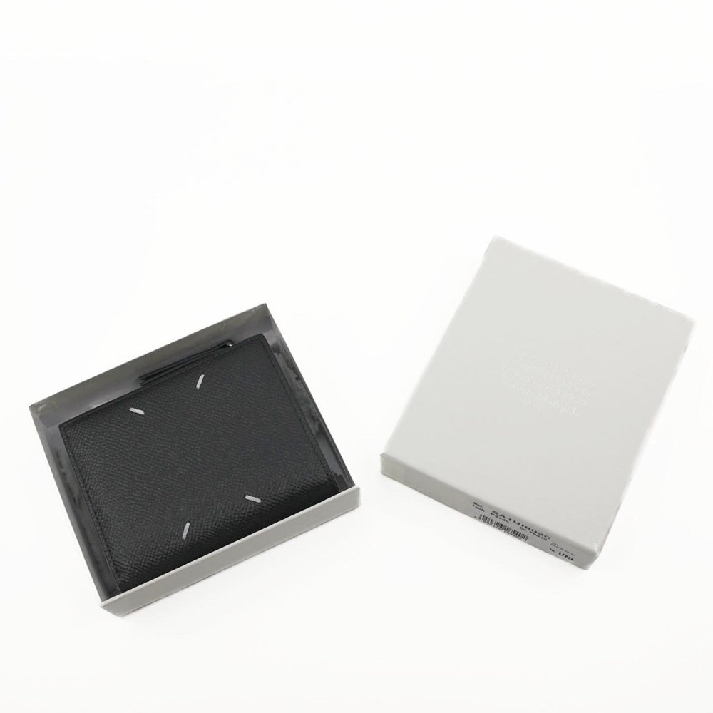 メゾン マルジェラ　Maison Margiela　二つ折り財布　SA1UI0020 P4745 T8103　ブラック　グレインレザー　コンパクト財布　ミニウォレット