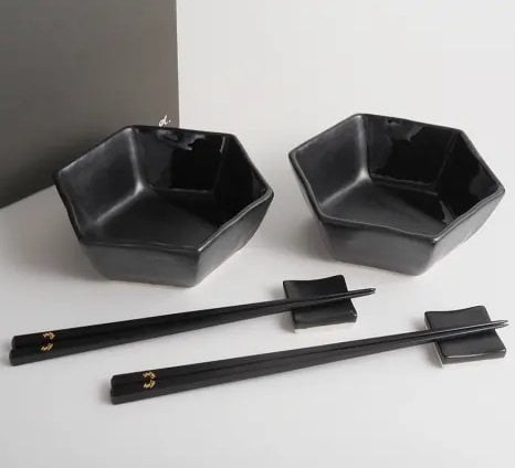 中鉢2枚+箸置き2個+箸2膳セット / monochrome line+名古屋のお箸 / ギフトボックス＆熨斗付き / 瀬戸焼【送料無料（北海道・沖縄を除く）】