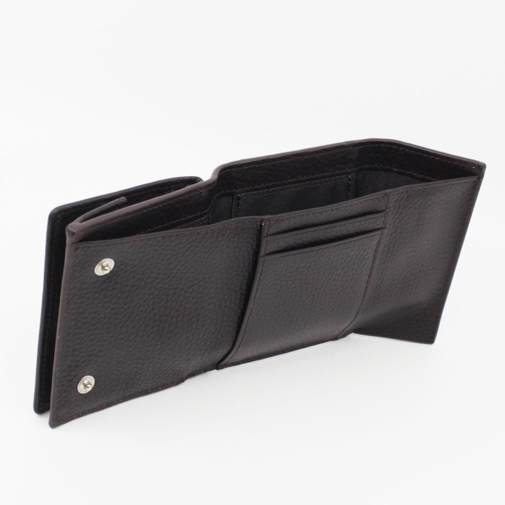 モンテスピガ　monte SPIGA　コンパクト財布　MOSMSP301DBR　ダークブラウン　濃茶　シュリンクレザー　牛革　三つ折り財布　トライフォード ウォレット