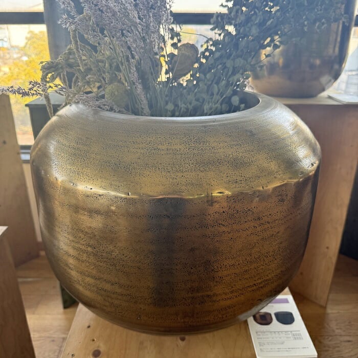 植木鉢 おしゃれ 大型 13号 鉢カバー アンワール アリフ M 約17号 幅53cm 高さ41cm アルミニウム製 室内専用 高級 丸型 ゴールド ブラック 北欧 観葉植物用 サボテン 特大 インテリア プランター 深型