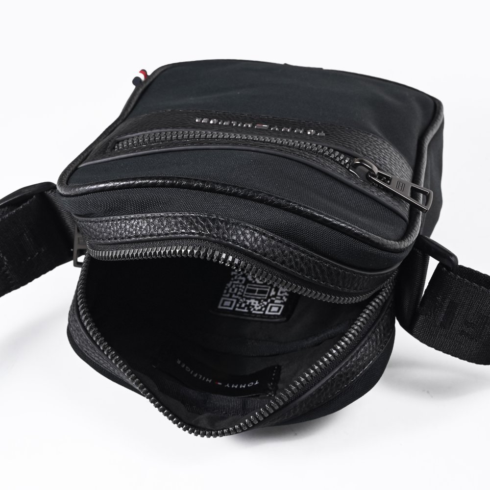 高品質ヨーロッパ輸入モデル トミーヒルフィガー TOMMY HILFIGER ショルダーバッグ REPREVE MINI REPORTER メンズ ブラック AM0AM14448 BDS BLACK 送別会 誕生日 結婚祝い 結婚式 彼氏 息子 夫 男性 名刺入れ 高級 父の日 母の日 即日発送