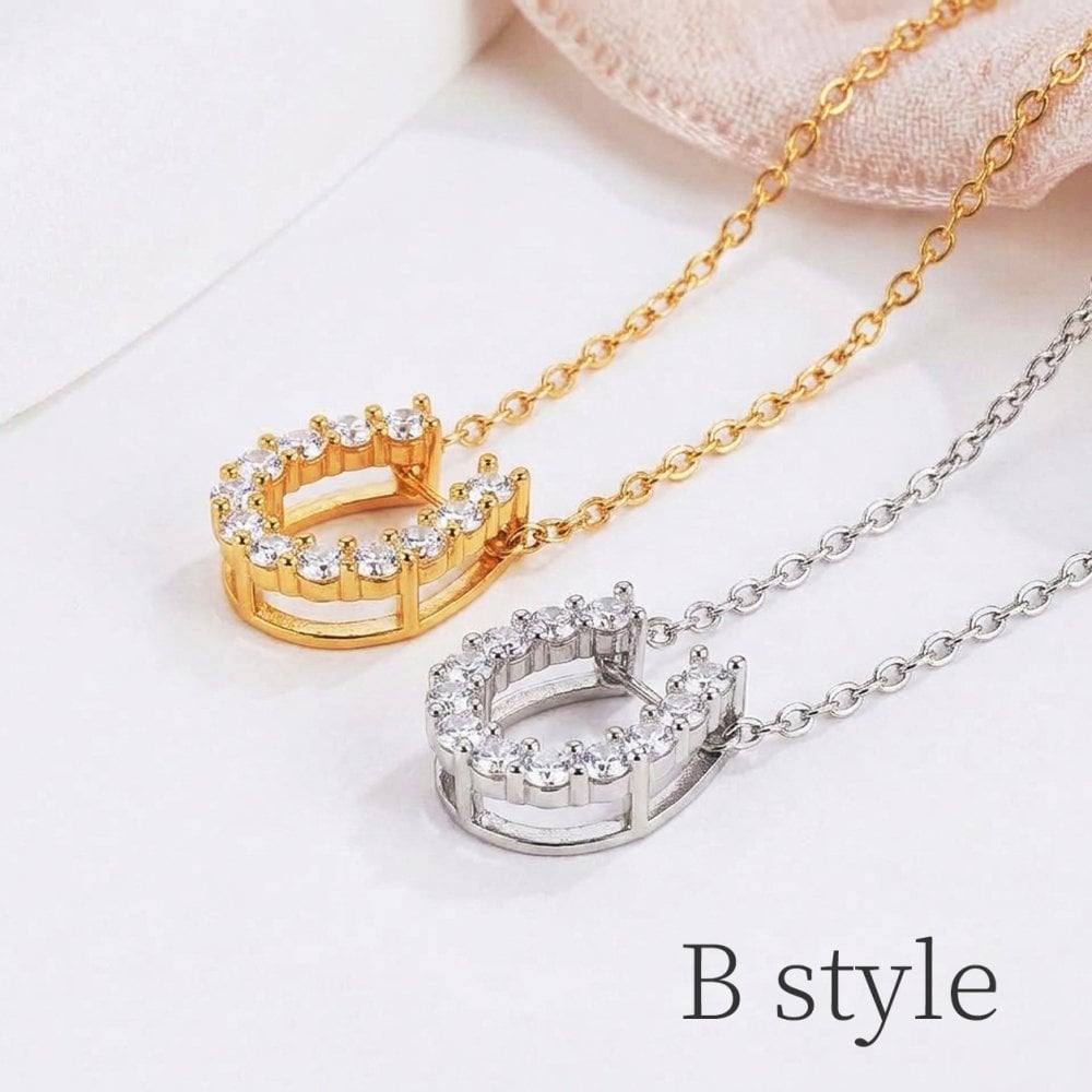 ネックレス レディース リズ ケリー ホースシュー 馬蹄 シルバー ゴールド 金属アレルギー 対応 アクセサリー 母の日 誕生日 プレゼント 女性 彼女 結婚記念日 妻 おすすめ 人気 プリザーブドフラワー ジュエリーボックス ラッピング付き ギフト 
