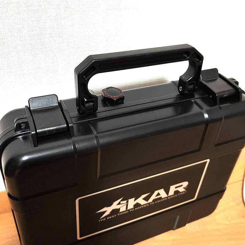 シガーケース トラベルヒュミドール 20本用 ザイカー 葉巻 保管用 加湿 保湿 ブラック XiKAR かっこいい 持ち運び シガーボックス 頑丈 たばこ 喫煙具 黒 メンズ タバコ おしゃれ