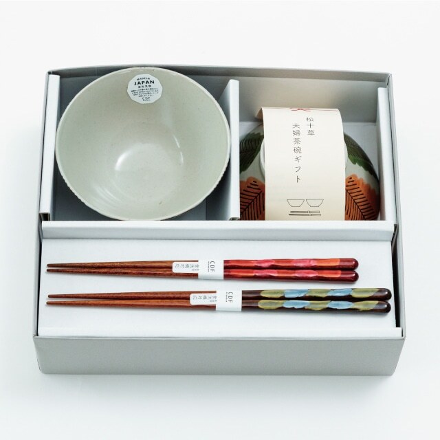 【公式】松十草夫婦茶碗ギフト ギフトラッピング込み 日本製 波佐見焼 食器セット 磁器 夫婦箸 天然木 食洗機対応 電子レンジ対応 CDF etendue CDFエタンデュ ビスク