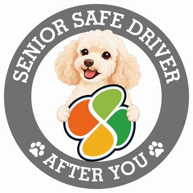 カーサイン 高齢者マーク SENIOR SAFE DRIVER ミディアムプードル ステッカー シール 直径13cm 肉球 日本製 車