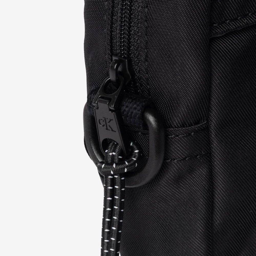 カルバンクライン Calvin Klein BOLD LOGO NYLON SLIM REPORTER ボールド ロゴ ナイロン スリム レポーター LV04D3231G ショルダーバッグ メンズ バッグ