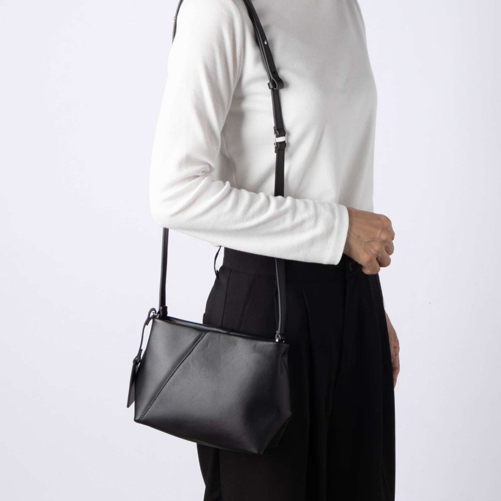 エムエム6 MM6 Maison Margiela メゾンマルジェラ Japanese FOLDED J SHOULDER BAG ジャパニーズ フォルデッド ショルダーバッグ SB5ZH0032 P8805 ユニセックス バッグ