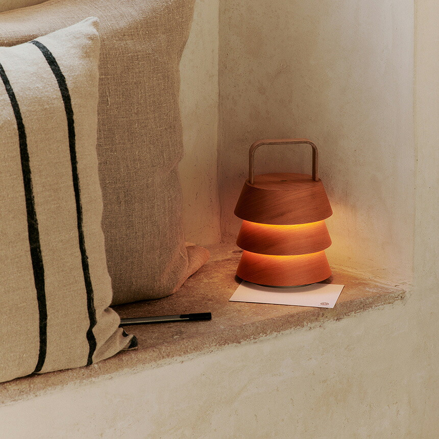 ferm LIVING ファームリビング 木製 Luver ルーバー ポータブル ランプ ポータブルライト持ち運び 間接照明 北欧インテリア LED 人気 ブランド おしゃれ 持ち歩き 移動 充電 照明